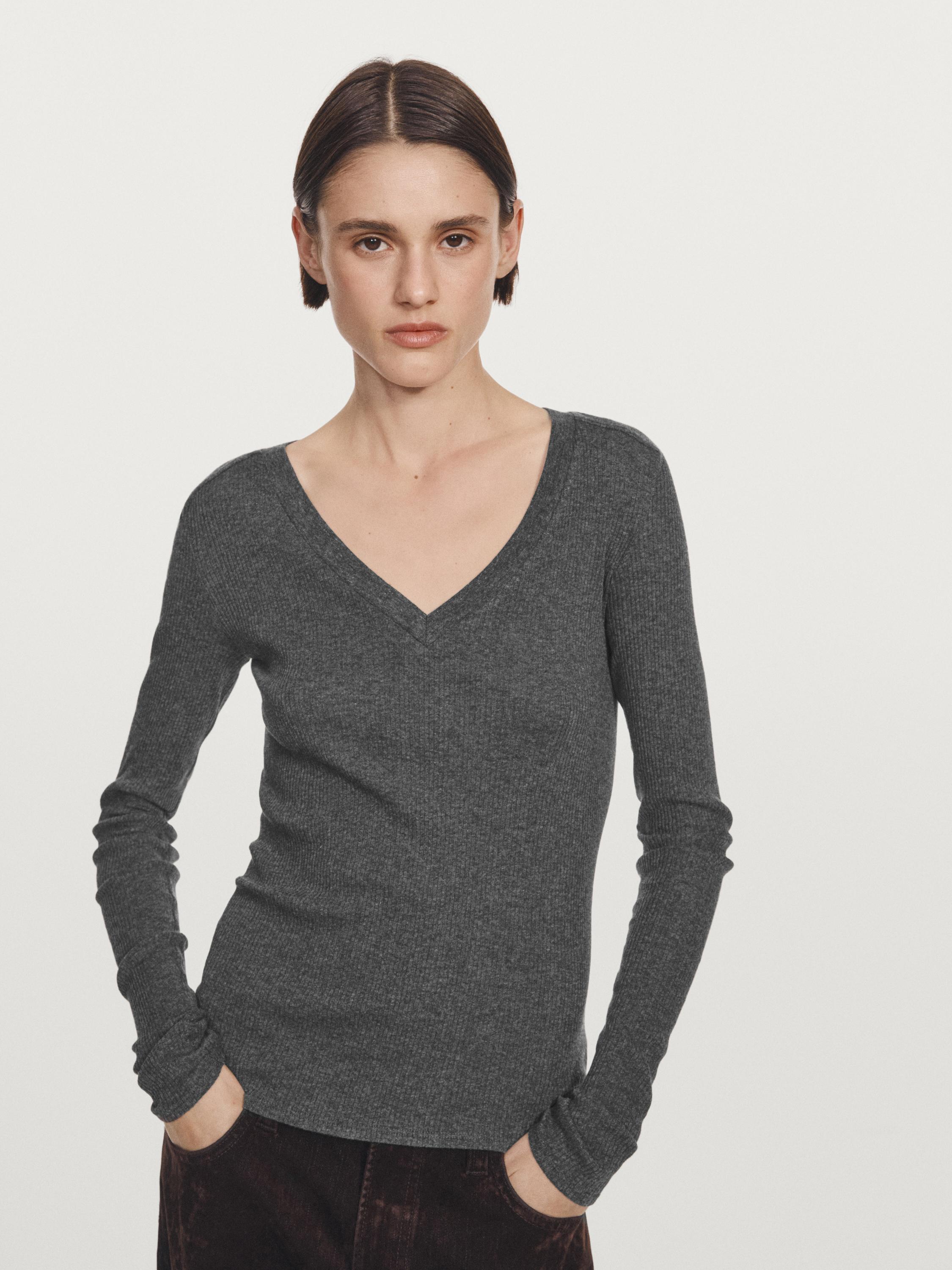 Ribbed V-neck T-shirt with long sleeves